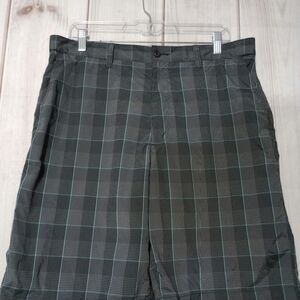 PGA Tour Shorts Men's 34 Black and Grey‎ Check
